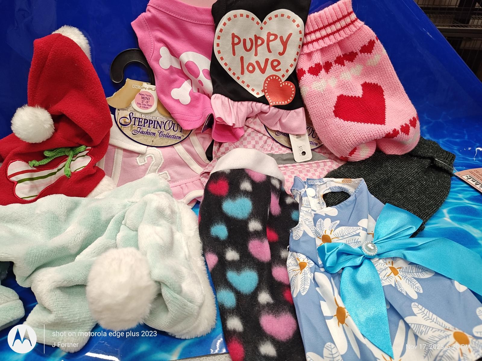 Dog Outfit Bundle ( Xtra Small 4 to 6 Pound Pets ) Brand New Save with a Bundle