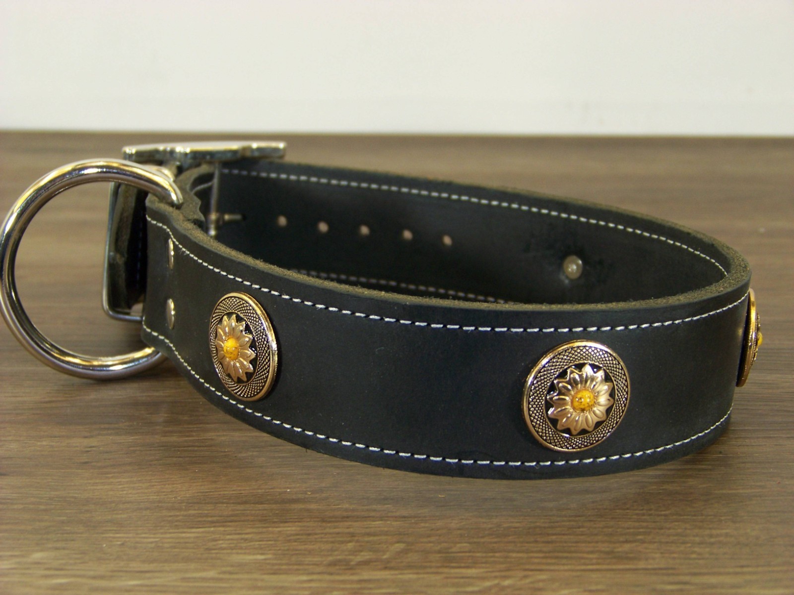 1 – 1/2 Inch-Wide Top Quality Leather Dog Collar W/ Flower Concho Made in USA