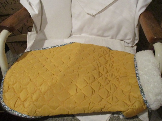 Golden Quilted 100% Polyester Large Dog Coat Closes at Neck & Under Belly 24″L