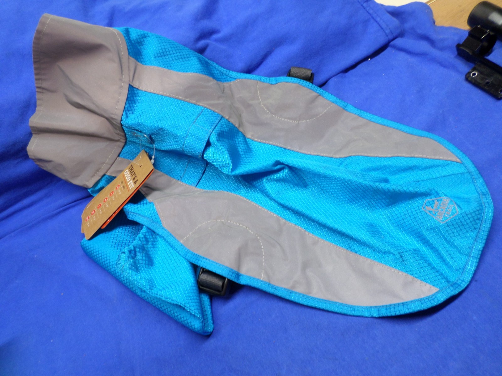 ARCADIA TRAIL High Visibility Rain Coat for Dogs – Size Medium 23-27″ Girth