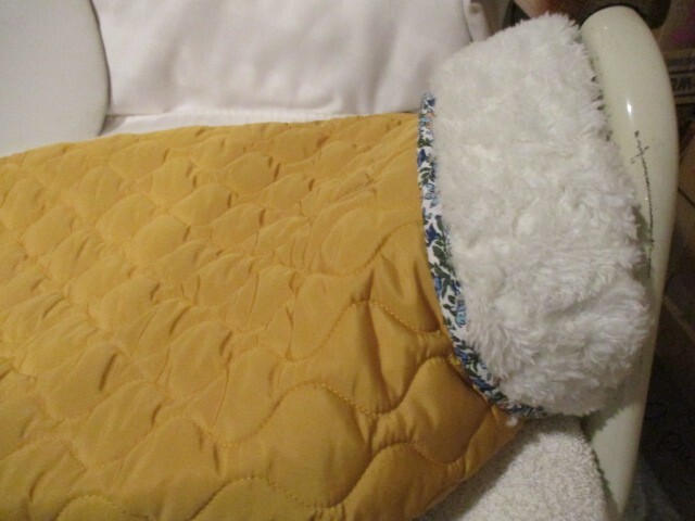 Golden Quilted 100% Polyester Large Dog Coat Closes at Neck & Under Belly 24″L
