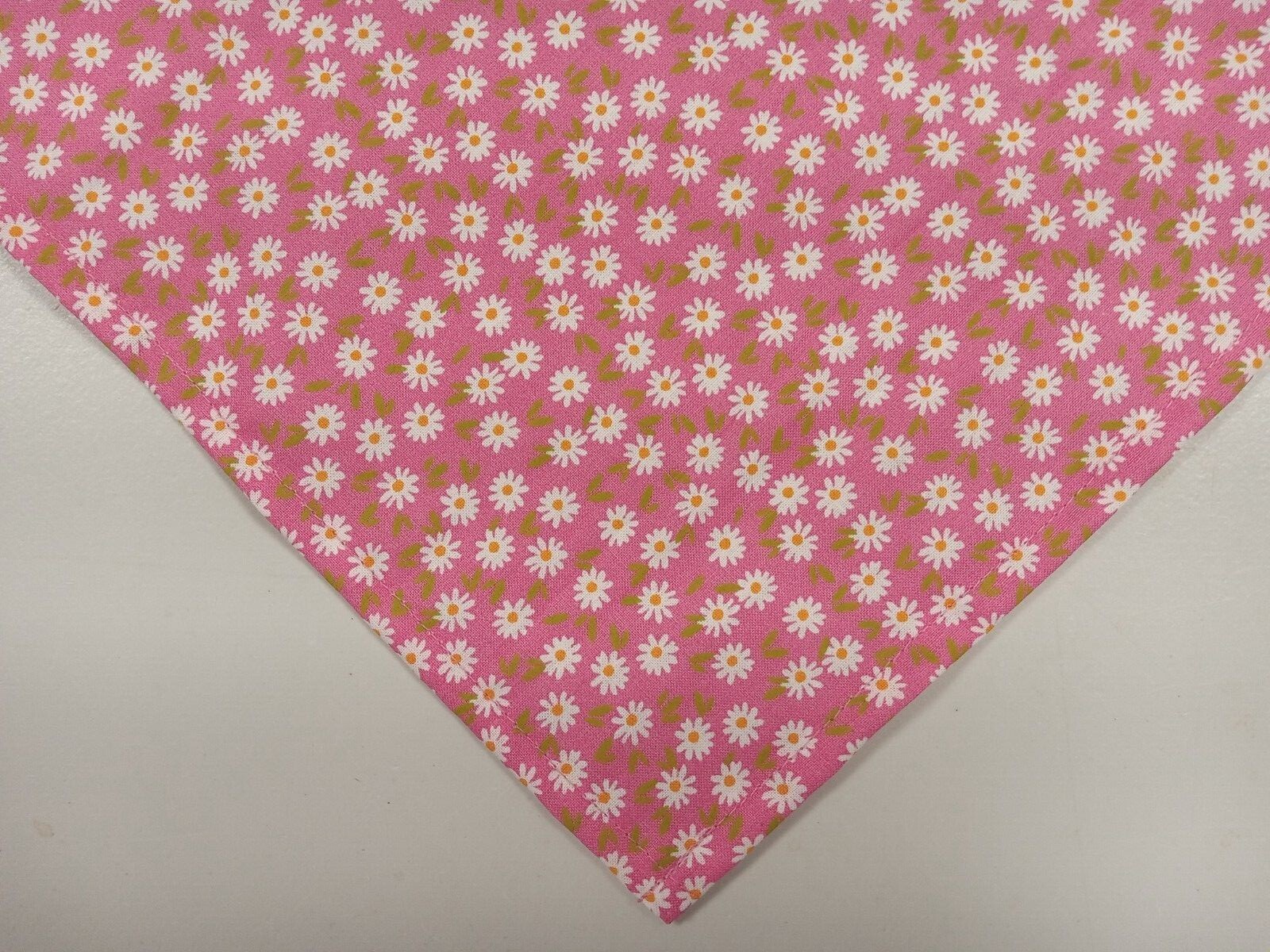 Dog Bandana/Scarf, Tie On, White, Small Daisies, Pink, M,L