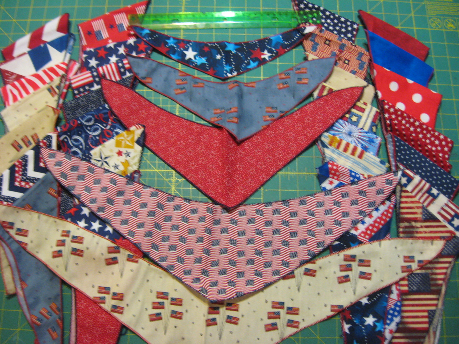 75 Patriotic XS S M L XL Dog Grooming BANDANAS Holiday PET SCARF Tie On