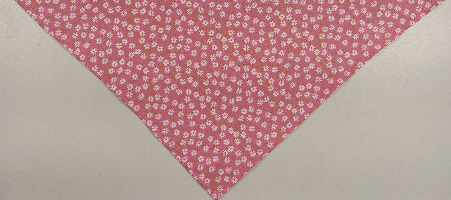 Dog Bandana/Scarf, Tie On, White, Small Daisies, Pink, M,L