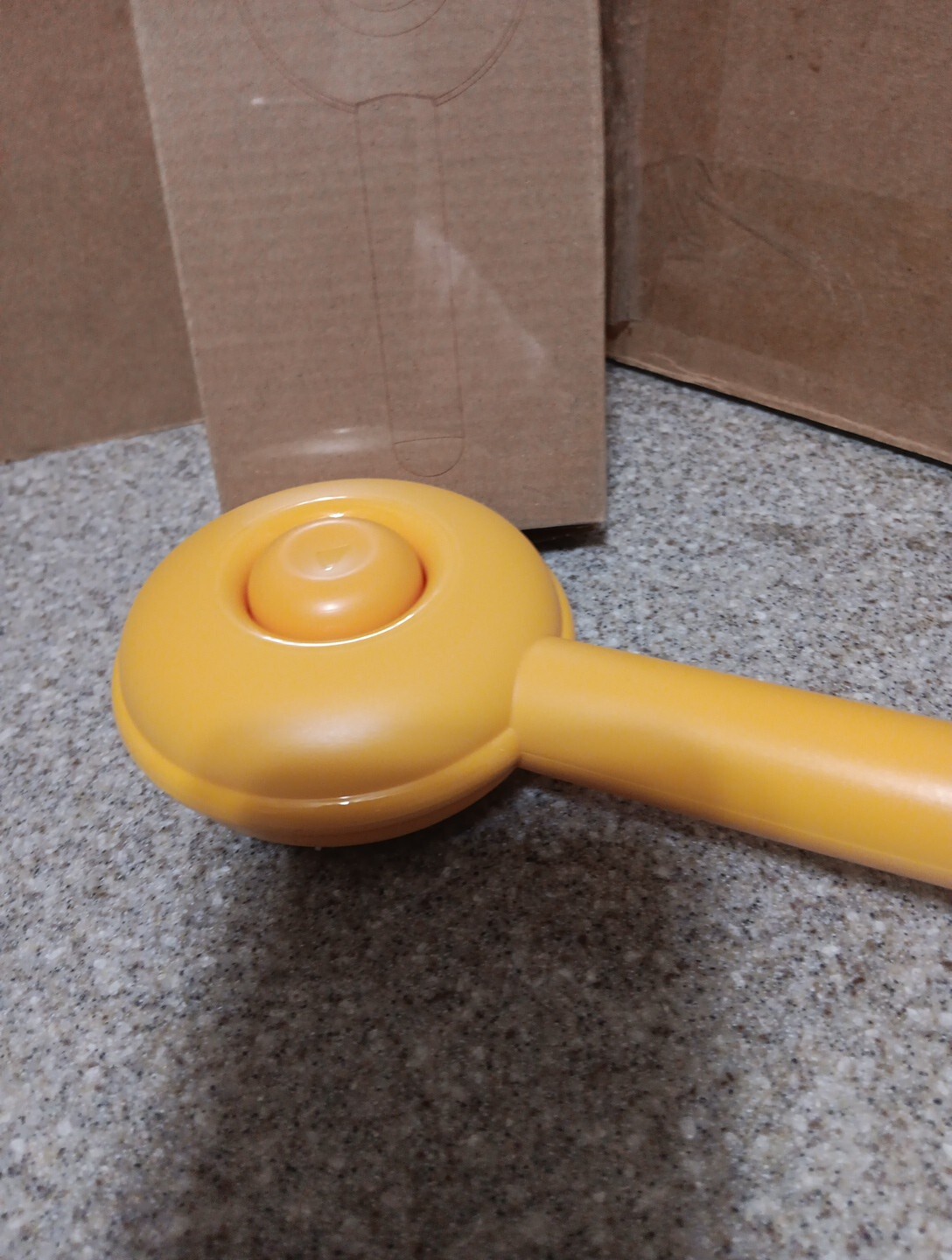Hamburger Comb for Cats & Dogs color of American Cheese